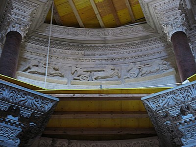 diocletspalace 006 mausoleum cupids chariots 