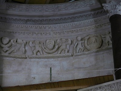 diocletspalace 007 mausoleum cupids 